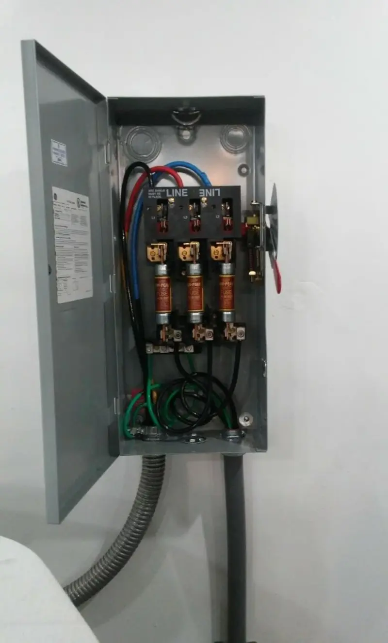 Three-phase disconnect switch installed for Smoke Detector Installation in Newbern